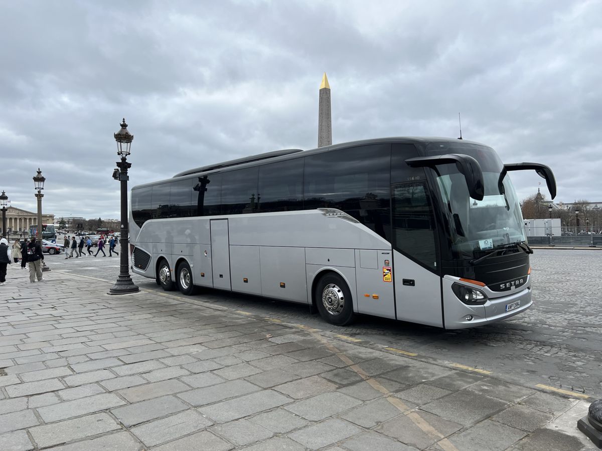 Touring coach
